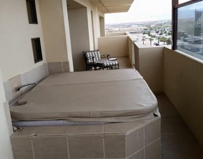 HUGE 2BD PENTHOUSE VILLA/WIFI/JACUZZI ON BALCONY
