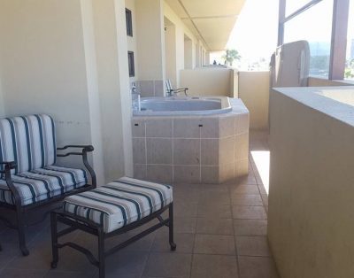 HUGE 2BD PENTHOUSE VILLA/WIFI/JACUZZI ON BALCONY