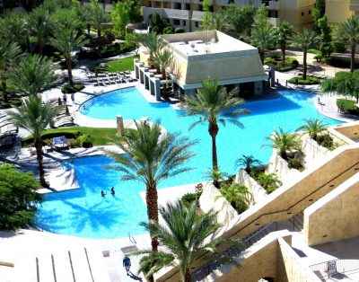 HUGE 2BD PENTHOUSE VILLA/WIFI/JACUZZI ON BALCONY