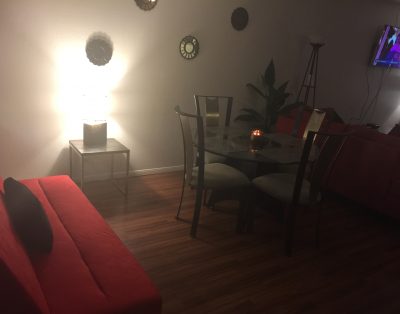 Large Open living 2BD Close 2 Strip