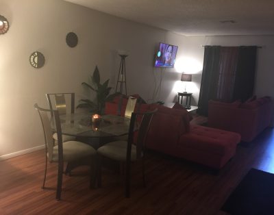 Large Open living 2BD Close 2 Strip
