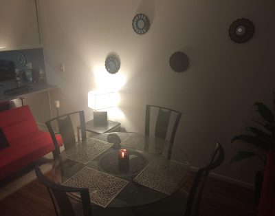 Large Open living 2BD Close 2 Strip