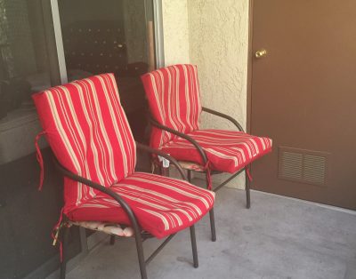 Large Open living 2BD Close 2 Strip