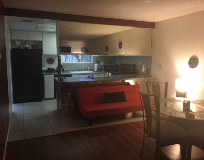 Large Open living 2BD Close 2 Strip