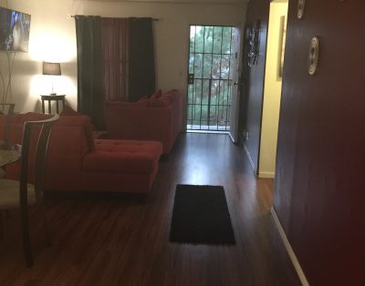 Large Open living 2BD Close 2 Strip