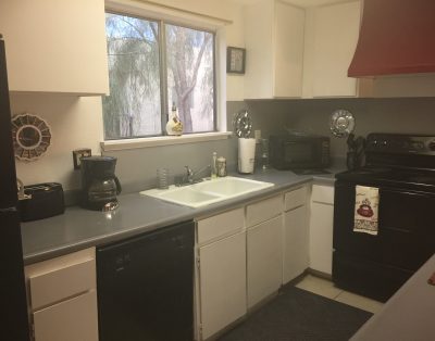Large Open living 2BD Close 2 Strip
