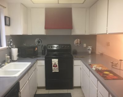 Large Open living 2BD Close 2 Strip