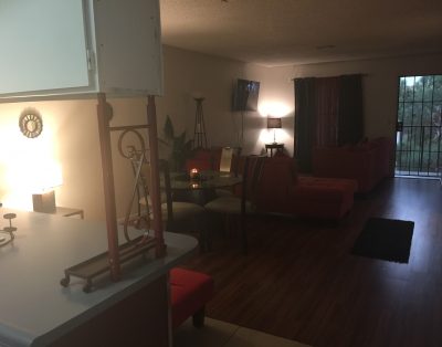 Large Open living 2BD Close 2 Strip