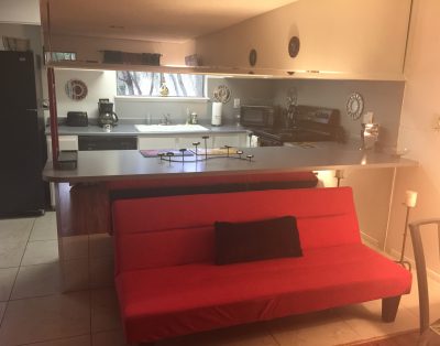 Large Open living 2BD Close 2 Strip