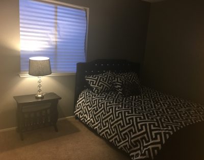 Large Open living 2BD Close 2 Strip