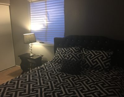 Large Open living 2BD Close 2 Strip