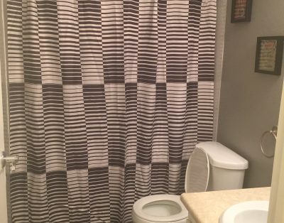 Large Open living 2BD Close 2 Strip