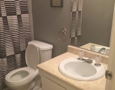 Large Open living 2BD Close 2 Strip