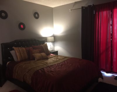 Large Open living 2BD Close 2 Strip
