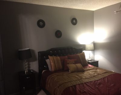 Large Open living 2BD Close 2 Strip