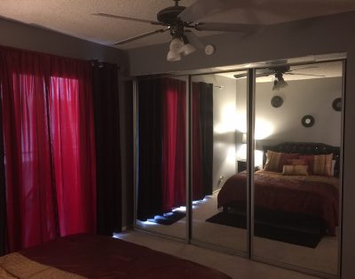 Large Open living 2BD Close 2 Strip