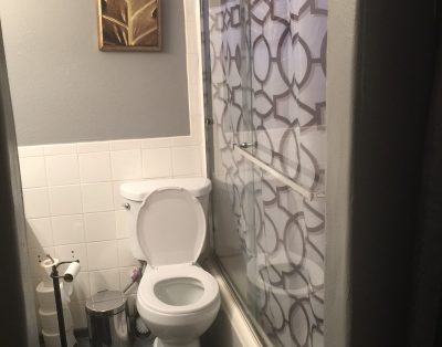 Large Open living 2BD Close 2 Strip