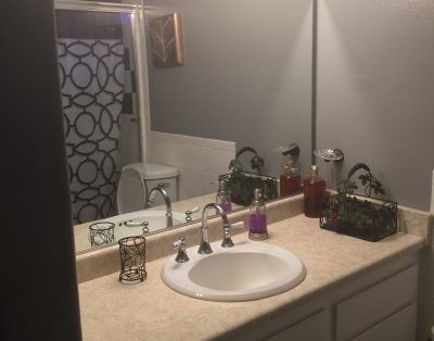 Large Open living 2BD Close 2 Strip