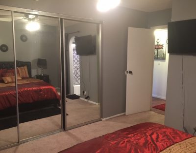Large Open living 2BD Close 2 Strip