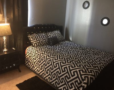 Large Open living 2BD Close 2 Strip