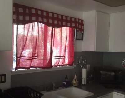 Large Open living 2BD Close 2 Strip