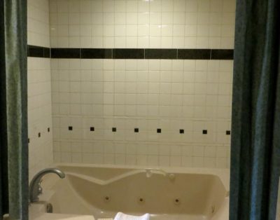 HUGE 2BD PENTHOUSE VILLA/WIFI/JACUZZI ON BALCONY