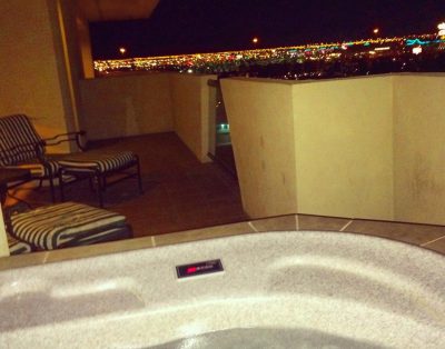 HUGE 2BD PENTHOUSE VILLA/WIFI/JACUZZI ON BALCONY