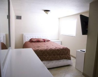 7 BD Single Story Large House 3mins To Strip