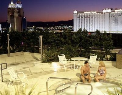 Polo Towers 2BD Within Walking distance 2 Strip