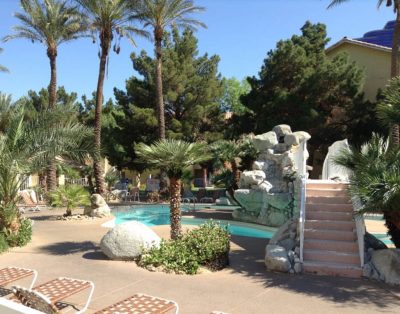 Top Floor 3BD Condo wifi/cable/ 24 hour Pool & Jacuzzi