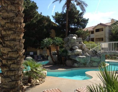 Top Floor 3BD Condo wifi/cable/ 24 hour Pool & Jacuzzi
