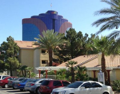 Top Floor 3BD Condo wifi/cable/ 24 hour Pool & Jacuzzi