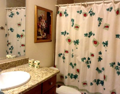 Top Floor 3BD Condo wifi/cable/ 24 hour Pool & Jacuzzi