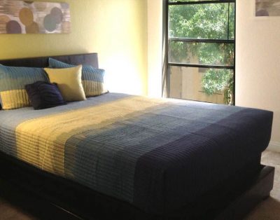 Top Floor 3BD Condo wifi/cable/ 24 hour Pool & Jacuzzi