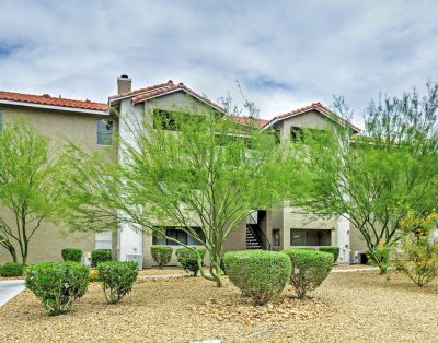 Top Floor 3BD Condo wifi/cable/ 24 hour Pool & Jacuzzi