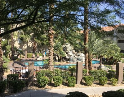 Top Floor 3BD Condo wifi/cable/ 24 hour Pool & Jacuzzi