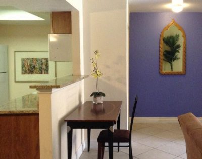 Top Floor 3BD Condo wifi/cable/ 24 hour Pool & Jacuzzi