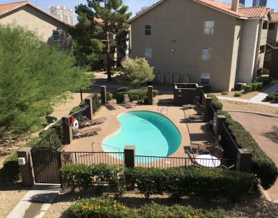 Top Floor 3BD Condo wifi/cable/ 24 hour Pool & Jacuzzi