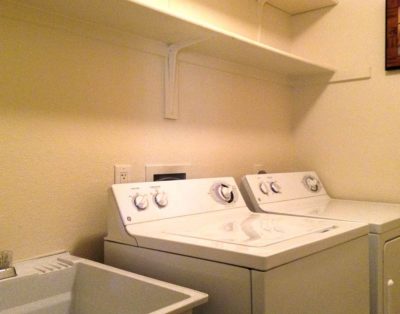 Top Floor 3BD Condo wifi/cable/ 24 hour Pool & Jacuzzi